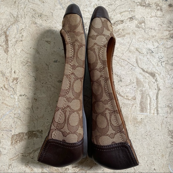 Chelsea Cap Toe Flats Slip On Khaki Monogram Almond Toe Size 9B New - Picture 3 of 10